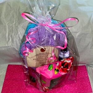 Betsey Johnson Skincare Set w additional 3pc Exfoliating Gloves 🧤